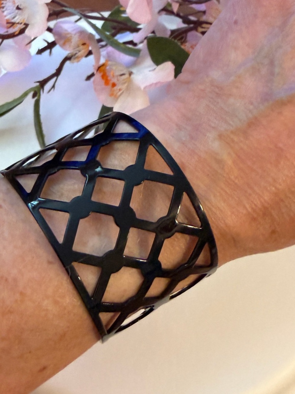 Black Geometric Cutout Cuff Bracelet🐼